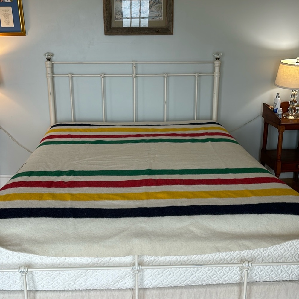 Vintage Hudson 4 Point Blanket. Apx. Measurement 86x72. Classic Striped Pattern.